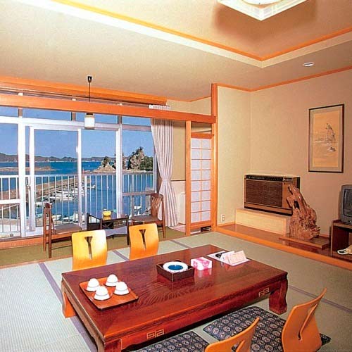 勝浦温泉 海のホテル 一の滝室内