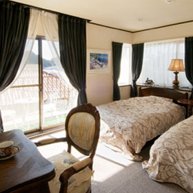 月影の丘ホテル　ヴィラ勝山アヴェールの客室の写真