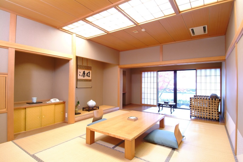 湯元荘　東洋館の客室の写真
