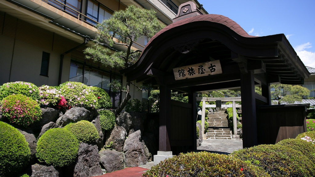 東京から２時間程度、部屋で懐石料理の食べられる温泉旅館