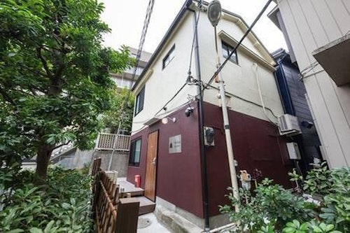 ＴＨＥ　ＶＩＬＬＡ　ＥＢＩＳＵ　ＴＯＫＹＯ　（赤）　＾の画像