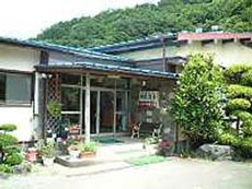 新倉山浅間公園桜まつりに行きます　ひとり10,000円以内のホテルは？