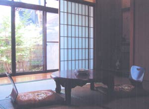丸三旅館の客室の写真