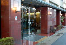 関西近辺で本と温泉とお酒が楽しめるお勧めの温泉旅館を教えてください。一人一泊2万円以下で。