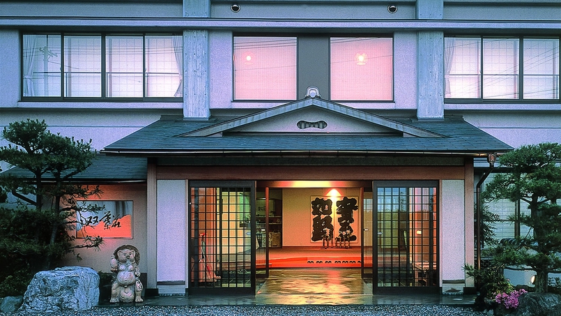 滋賀県米原市のひつじのショーンファームガーデンに便利なホテル