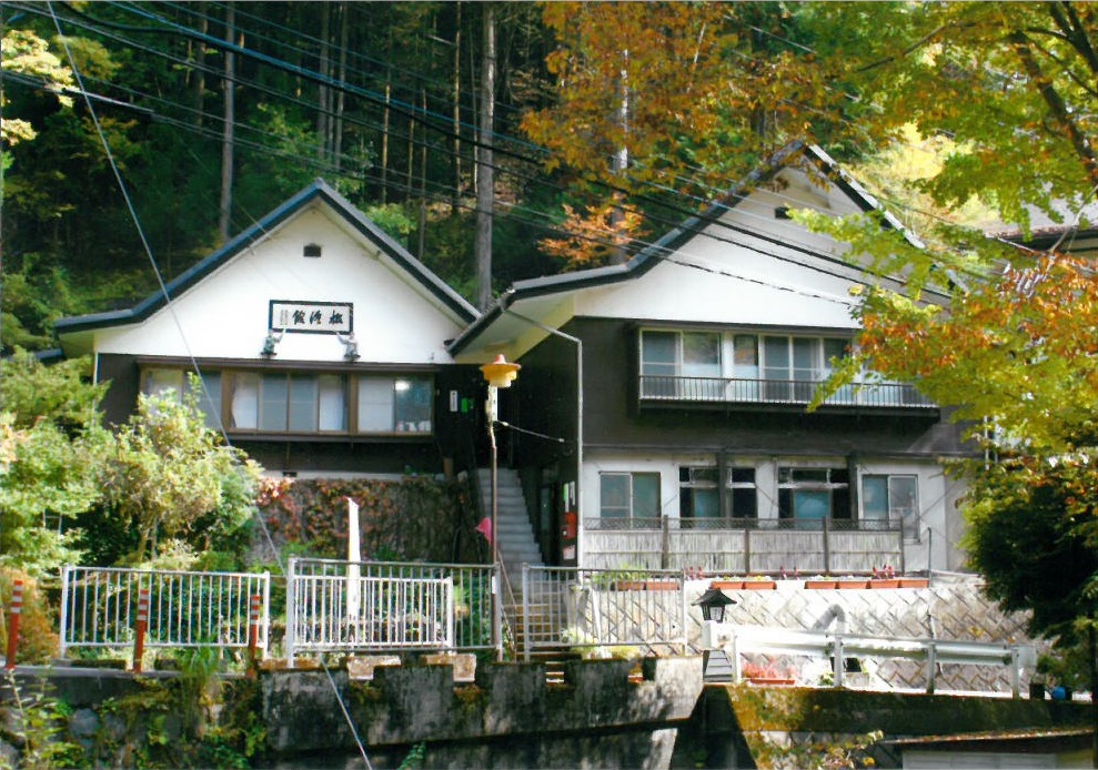 日本三大美肌の湯で有名な、群馬県・川中温泉周辺のおすすめの宿を教えて下さい！