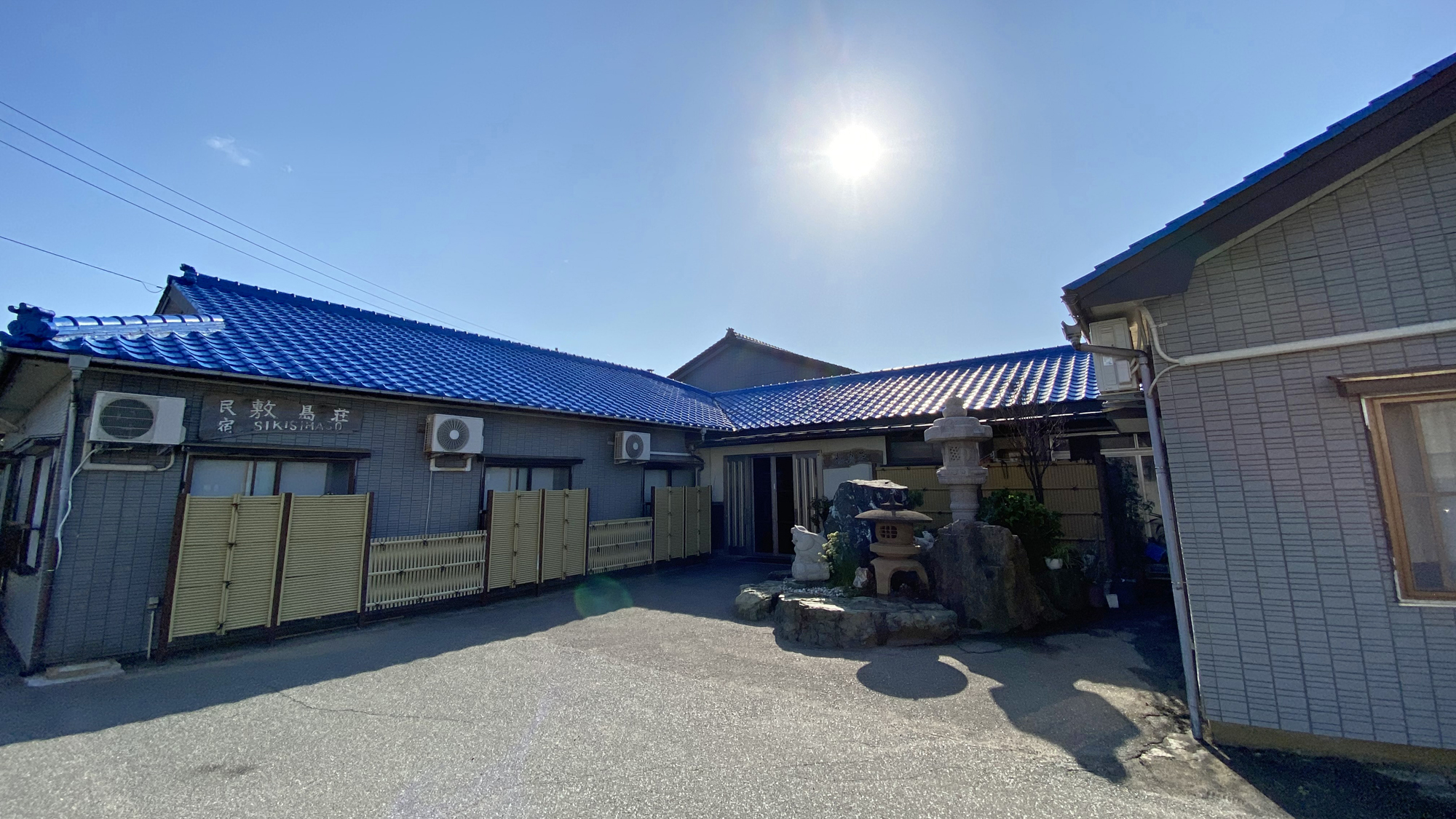 佐渡島で料理の美味しい宿を教えてください。高級旅館は除いて