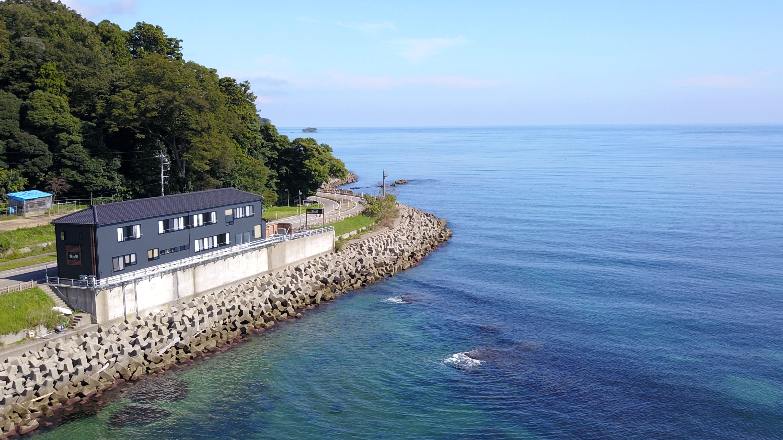 蜃気楼が見える海岸からアクセスが良い、富山県のおすすめ宿を教えてください