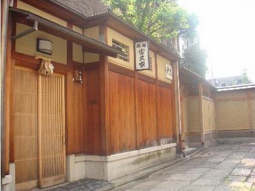 京都府の二軒茶屋・中村楼へ歴史を巡る旅に便利な旅館