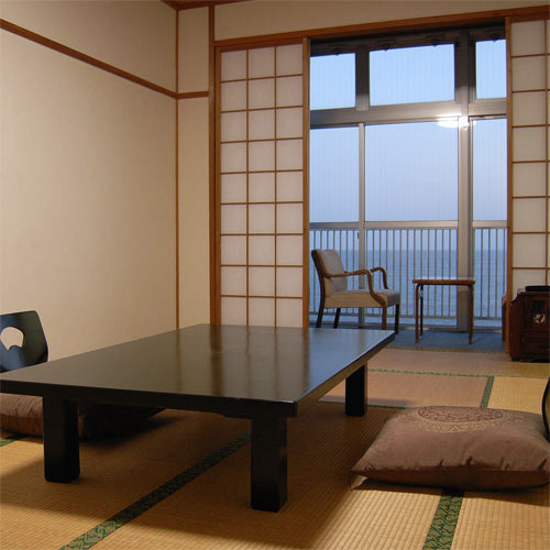 空と海を臨む宿　Ocean　Hotel　Iwato（旧：枕崎観光ホテル　岩戸）の客室の写真