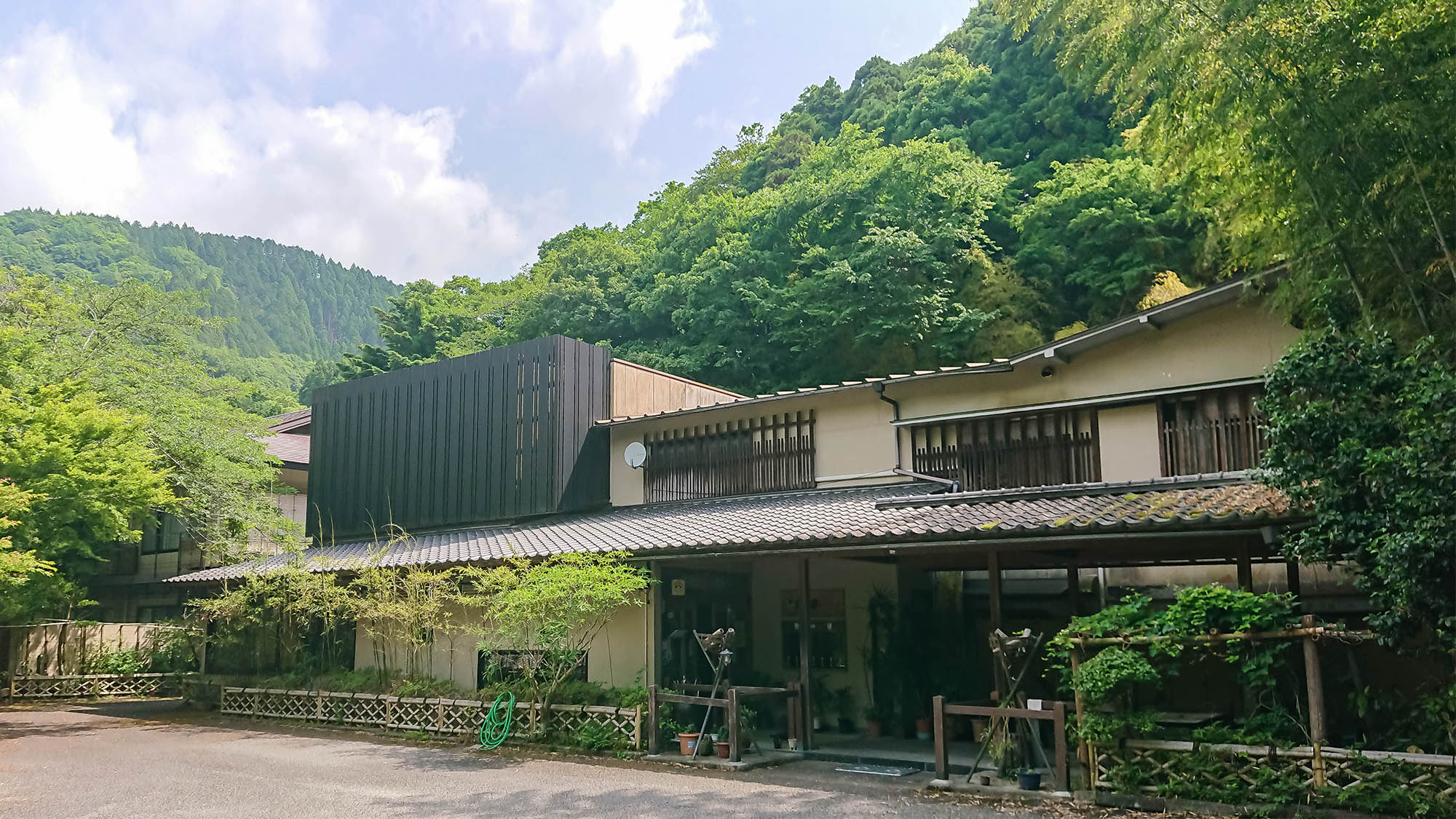 神奈川県内で温泉も食事も楽しめるコスパの良いお得な宿は？