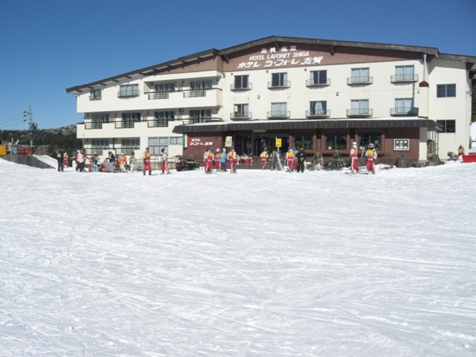 岐阜か長野のスキー場のゲレンデ近くで初心者でも比較的すべりやすいおすすめ宿