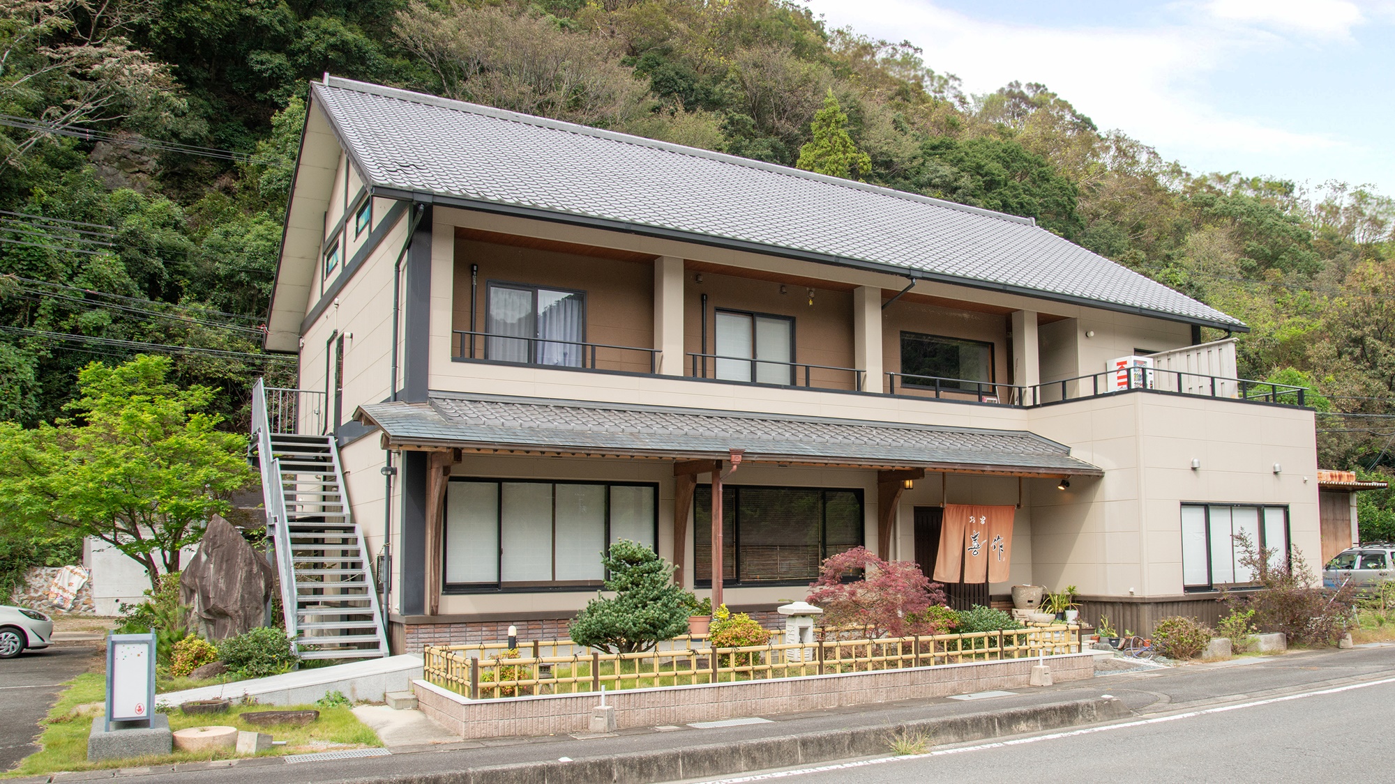 ケイビングに挑戦したいです。関西近郊のいいスポットと大浴場付き宿を教えてください。