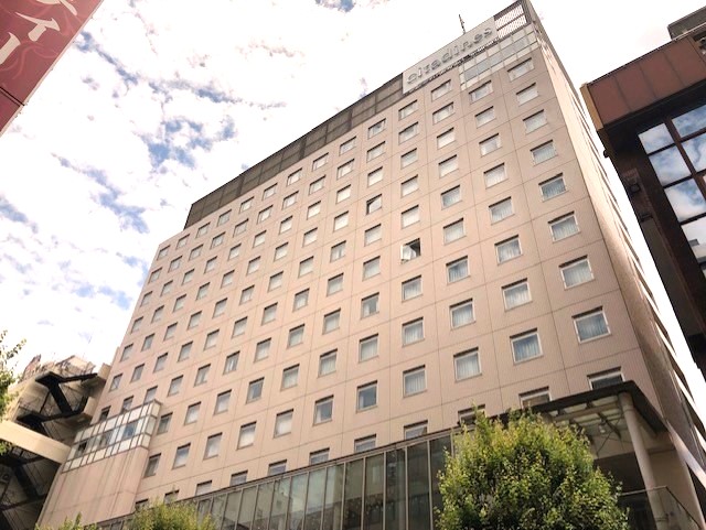 新宿か渋谷で美味しい食事がリーズナブルに食べられるホテル