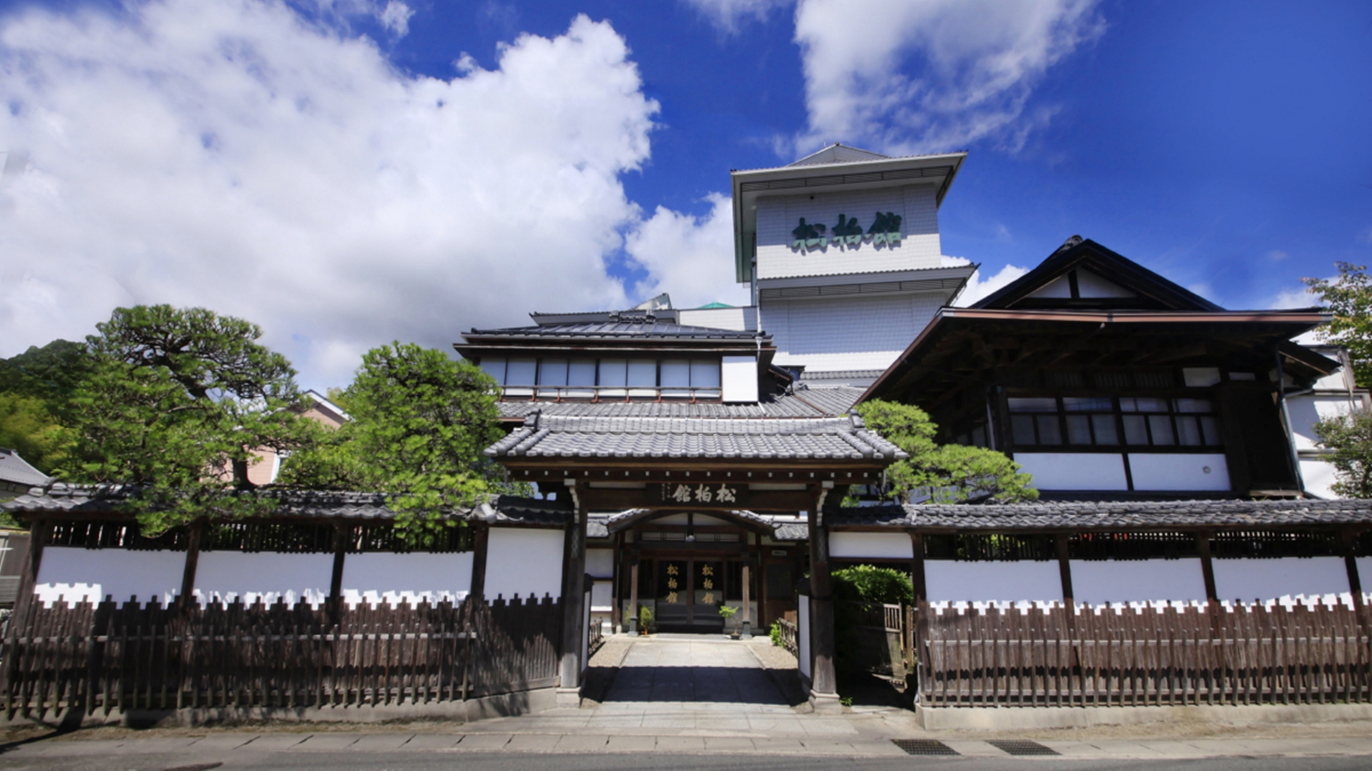 いわき湯本温泉に学生旅行でいくのにアクセス便利なおススメ温泉宿はありますか？