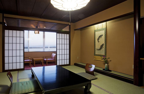 湖畔に湧く温もりの湯宿　加賀八汐の客室の写真