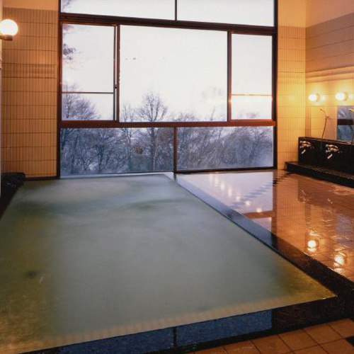 西発哺温泉ホテルの客室の写真