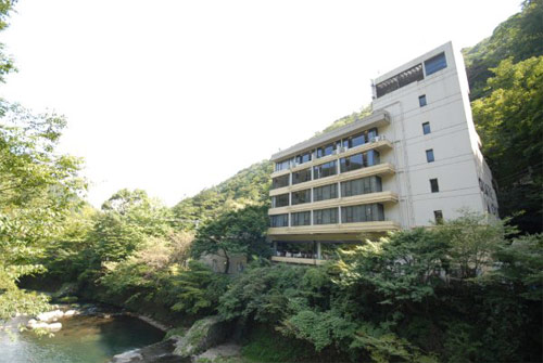 【女一人旅】箱根で温泉を楽しみたい。１泊１万円前後のおすすめの宿を教えてください