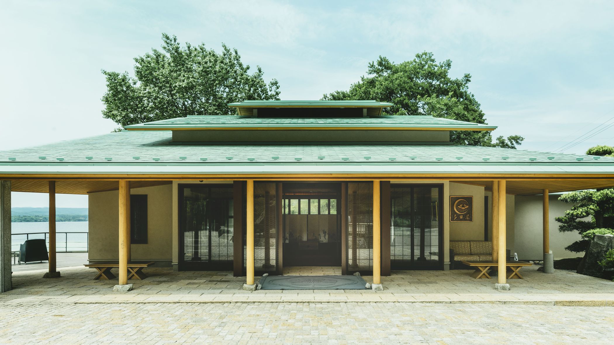 和倉温泉で加賀屋以外にも素敵な宿が知りたい。70・60歳夫婦におすすめの宿