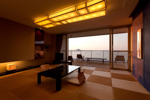 虹の松原　夕映えの宿　旅館魚半の客室の写真