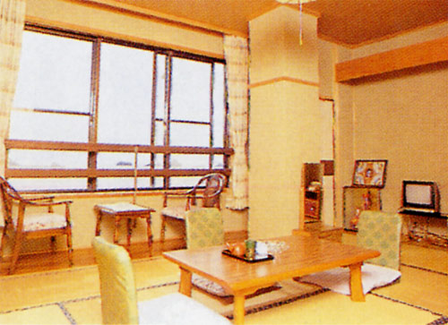 鳴海旅館の客室の写真