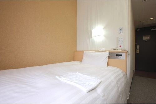 ラマダアンコールウィンダム尼崎（旧　尼崎セントラルホテル）の客室の写真
