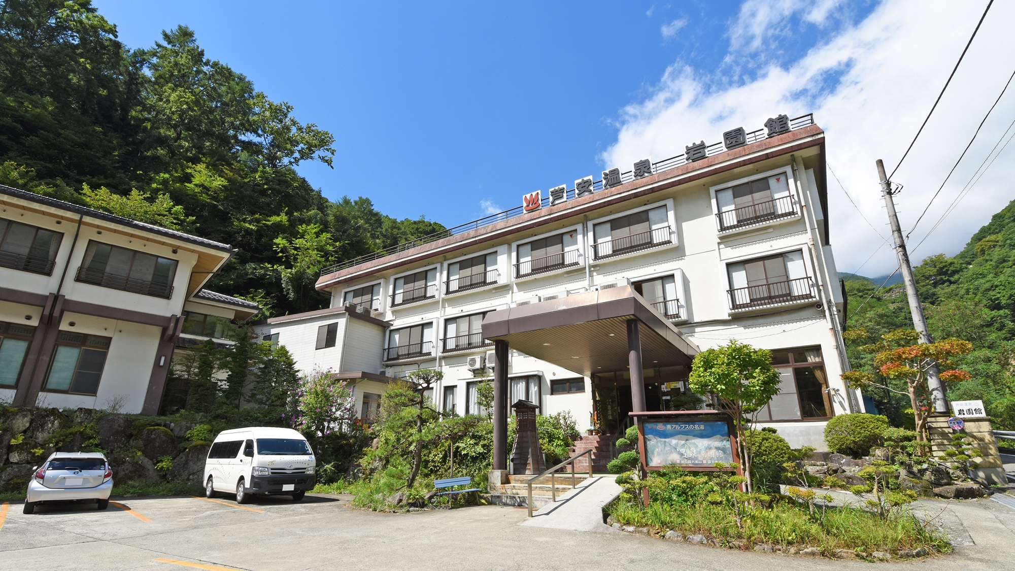 富士山周辺の世界遺産巡りと温泉付きゴルフ場に便利なホテル