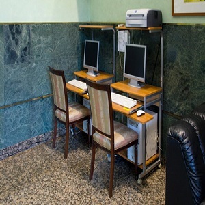 無料インターネットコーナー