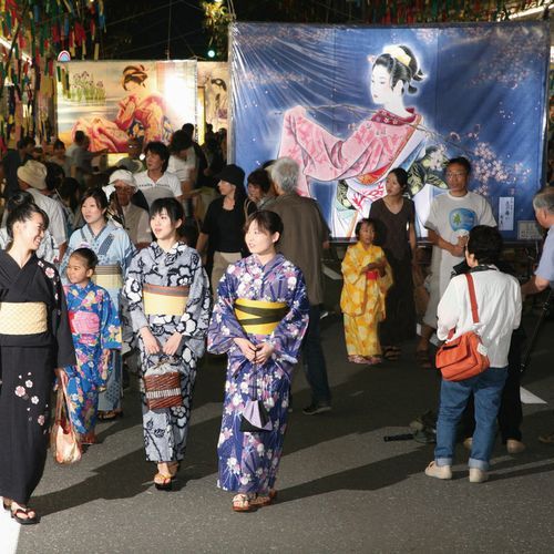 七夕絵どうろうまつり 毎年8月5〜7日の3日間 (c)あきたファン・ドッと・コム