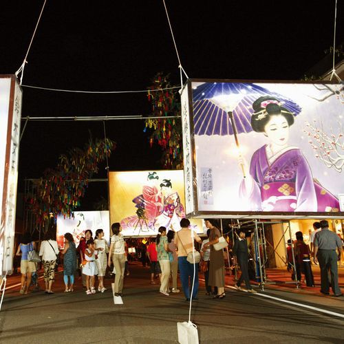 七夕絵どうろうまつり 毎年8月5〜7日の3日間 (c)あきたファン・ドッと・コム
