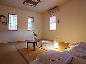 新２０３号和室12畳のゆったりした、冷蔵庫や和室にしては珍しいお風呂付