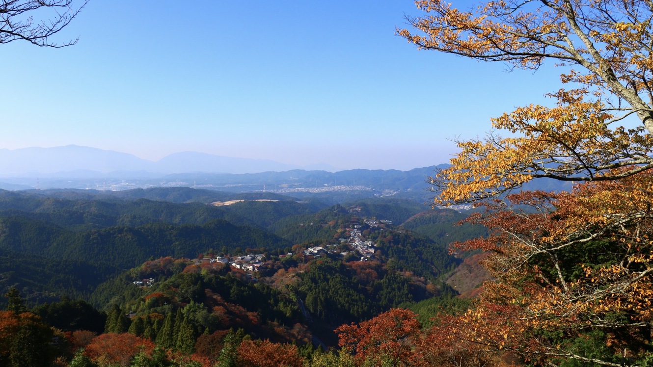 ＜秋＞吉野山の紅葉風景（上千本：花矢倉展望台）