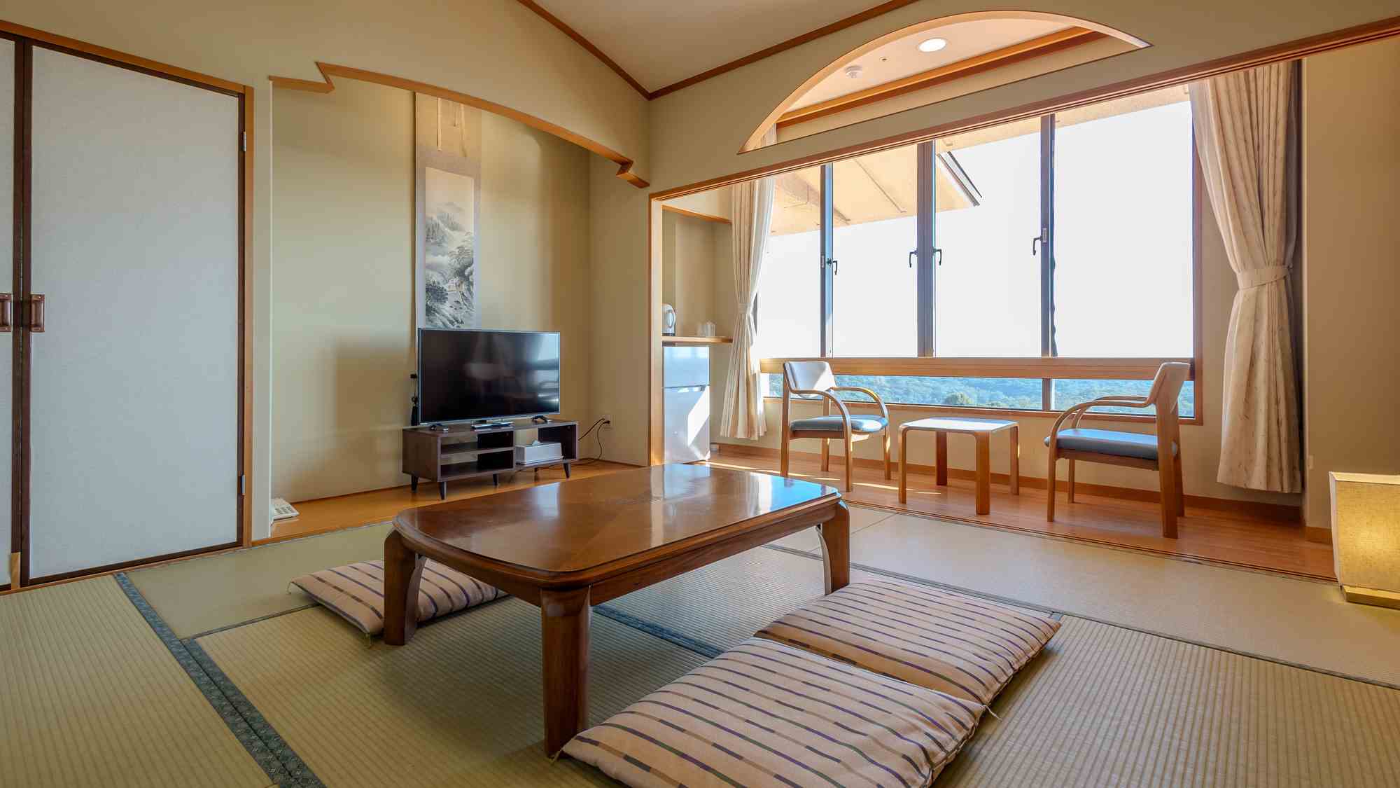 【本館】和室8畳窓側向き