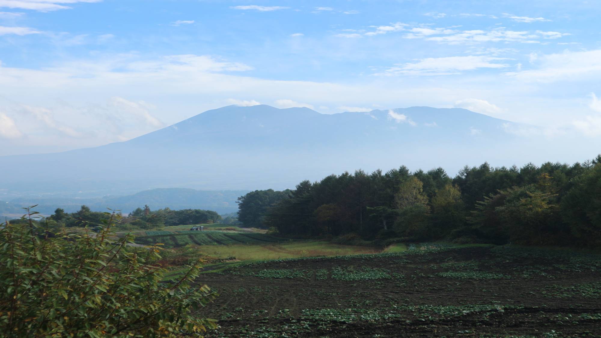 *【周辺/愛妻の丘】嬬恋村を囲む山々を見渡せ、自然を堪能できます。