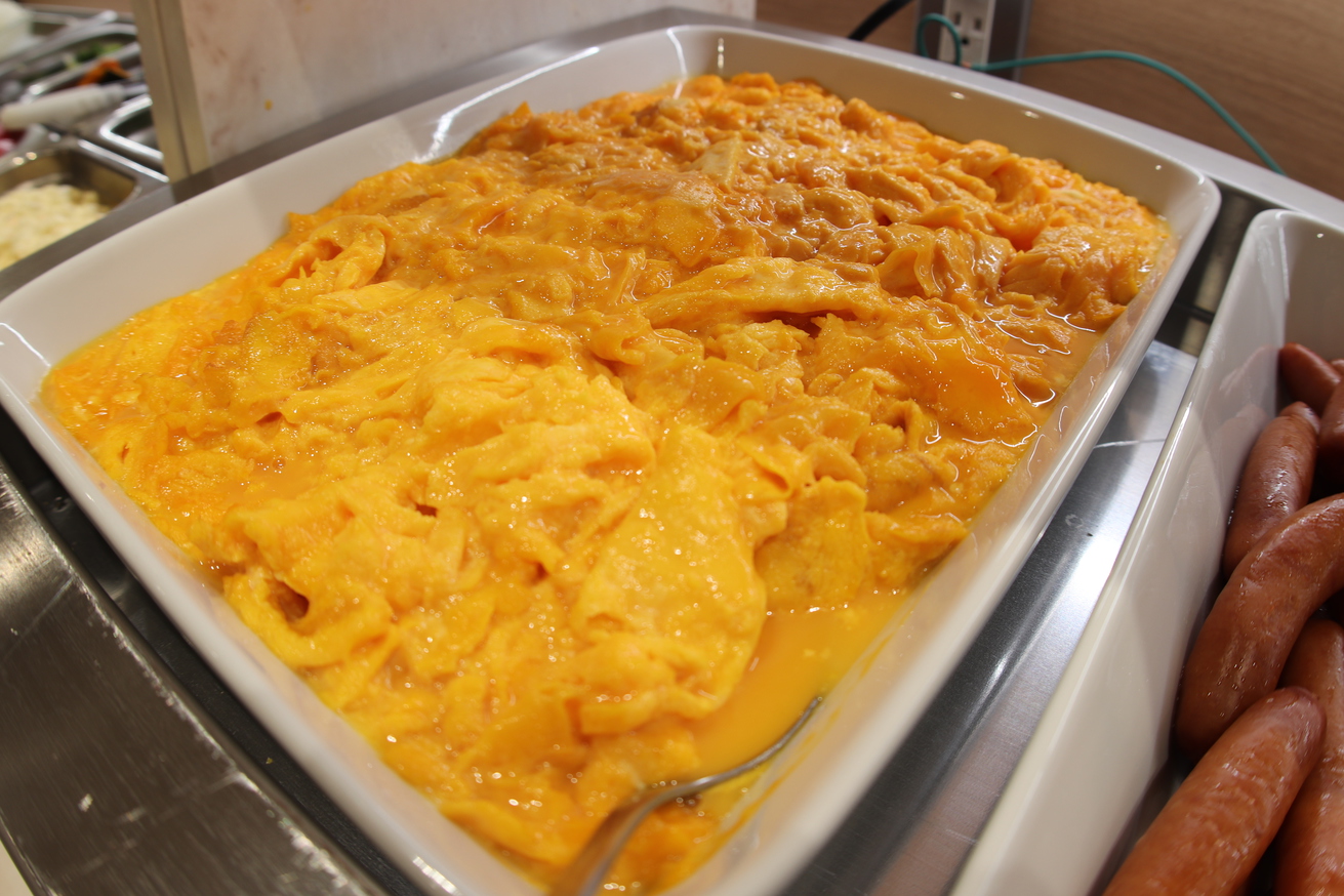朝食一例スクランブルエッグ