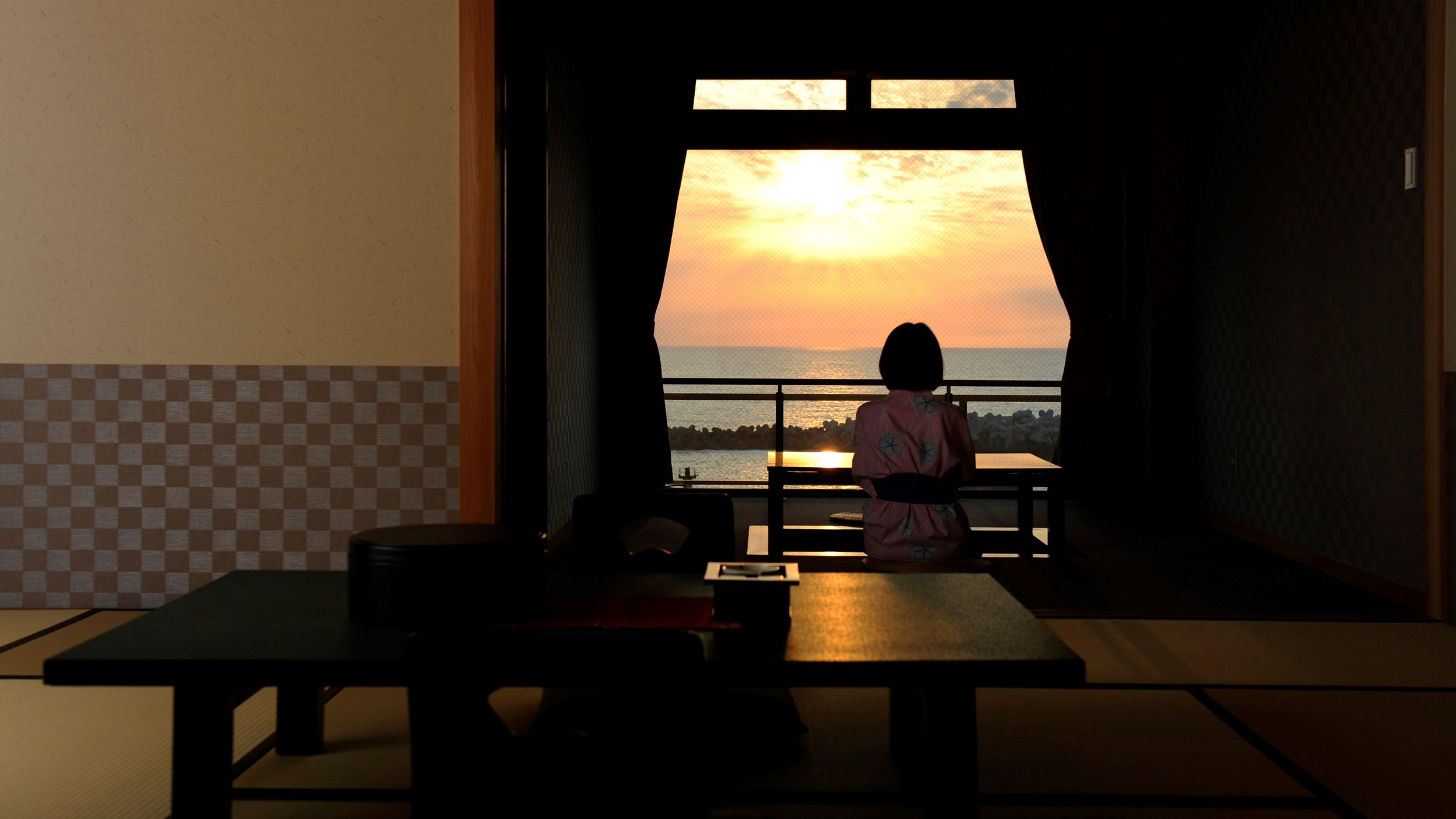 【2F〜3F・和室】客室からは間人港と日本海の雄大な景色を一望。