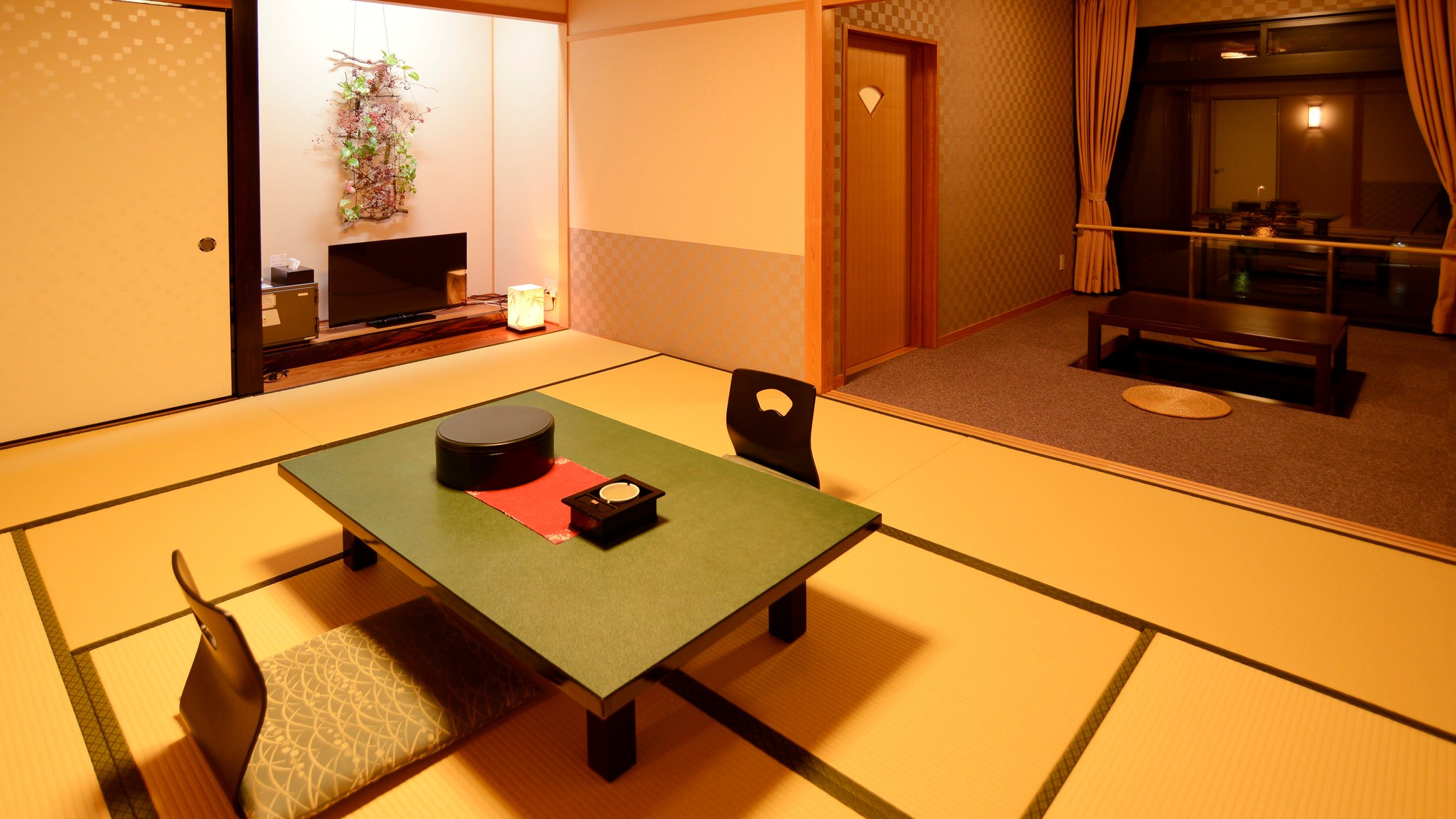 【2F〜3F・和室】広縁付き展望風呂付客室：日本海を望む和室