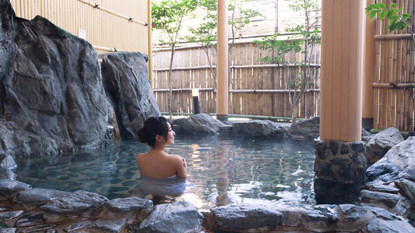Bandaiatami Onsen Auberge Suzukane Set in a prime location of Koriyama, Bandaiatami Onsen Auberge Suzukane puts everything the city has to offer just outside your doorstep. The property features a wide range of facilities to make your 