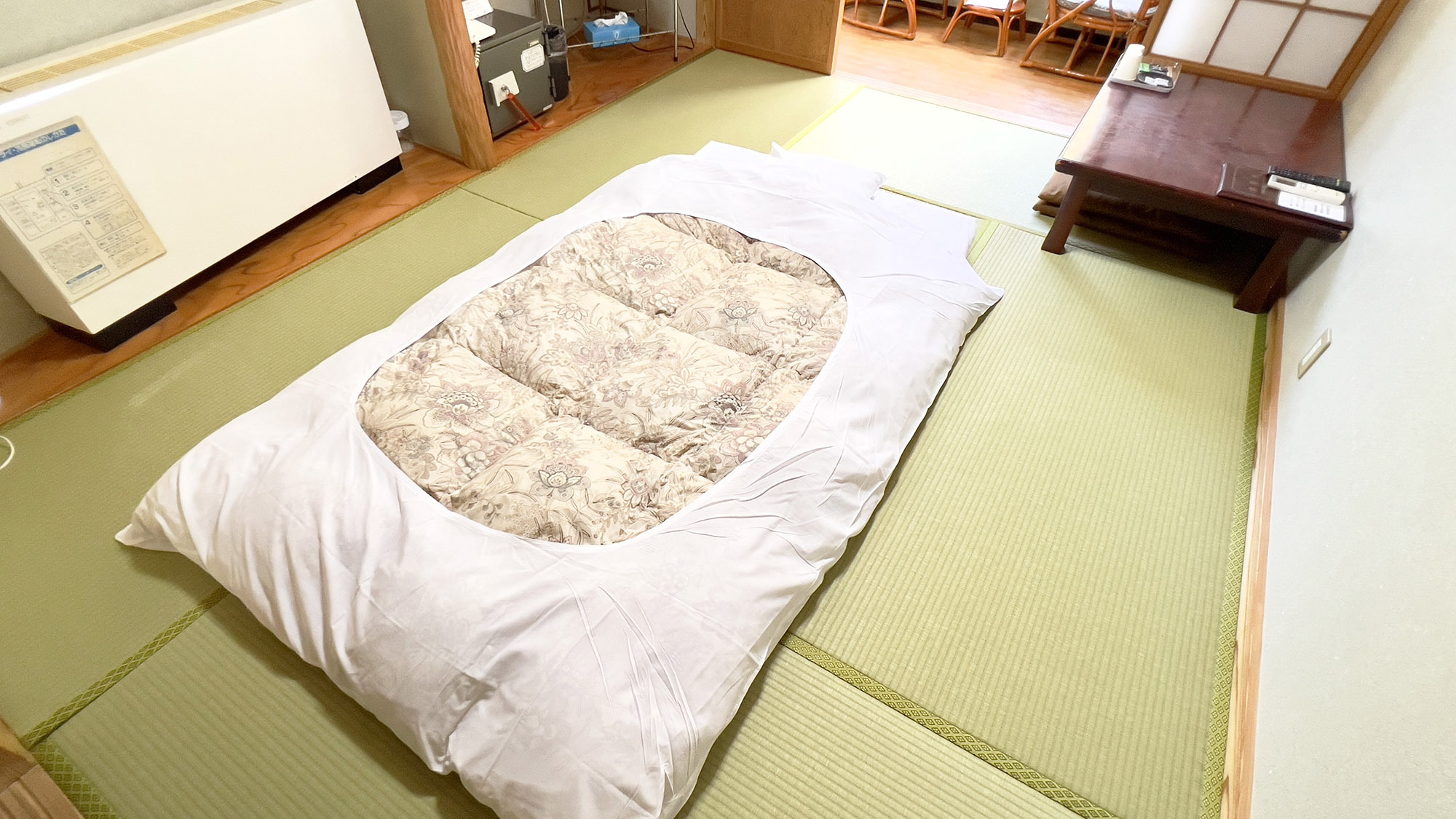 ・【和室6畳】畳の上に布団を敷いておやすみいただけます。一人旅のご利用にも最適なお部屋です