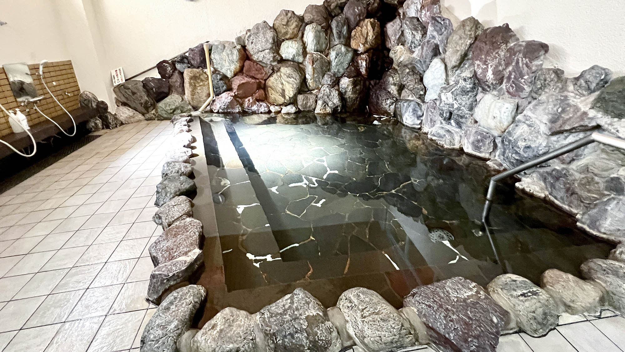 ・【大浴場】吉野朝時代からの歴史がある低張性アルカリ性冷鉱泉の天然温泉日帰り入浴でもどうぞ