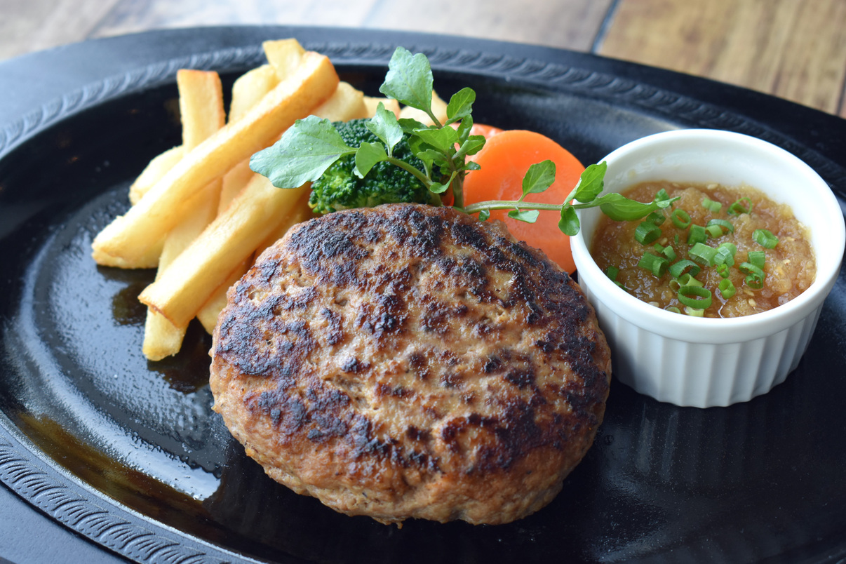 TOKYO Xと国産牛のプレミアムハンバーグ（イメージ）