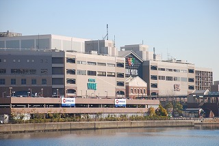 ワールドポーターズ