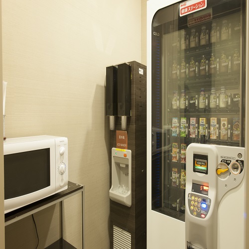 3F 自動販売機・製氷機・電子レンジコーナー