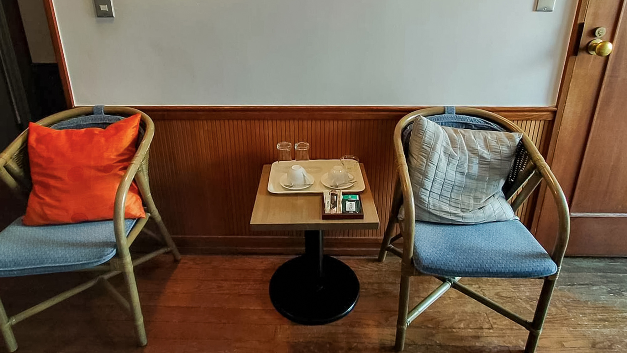 ・ツインルーム一例シンプルで飾り気のない落ち着いた空間