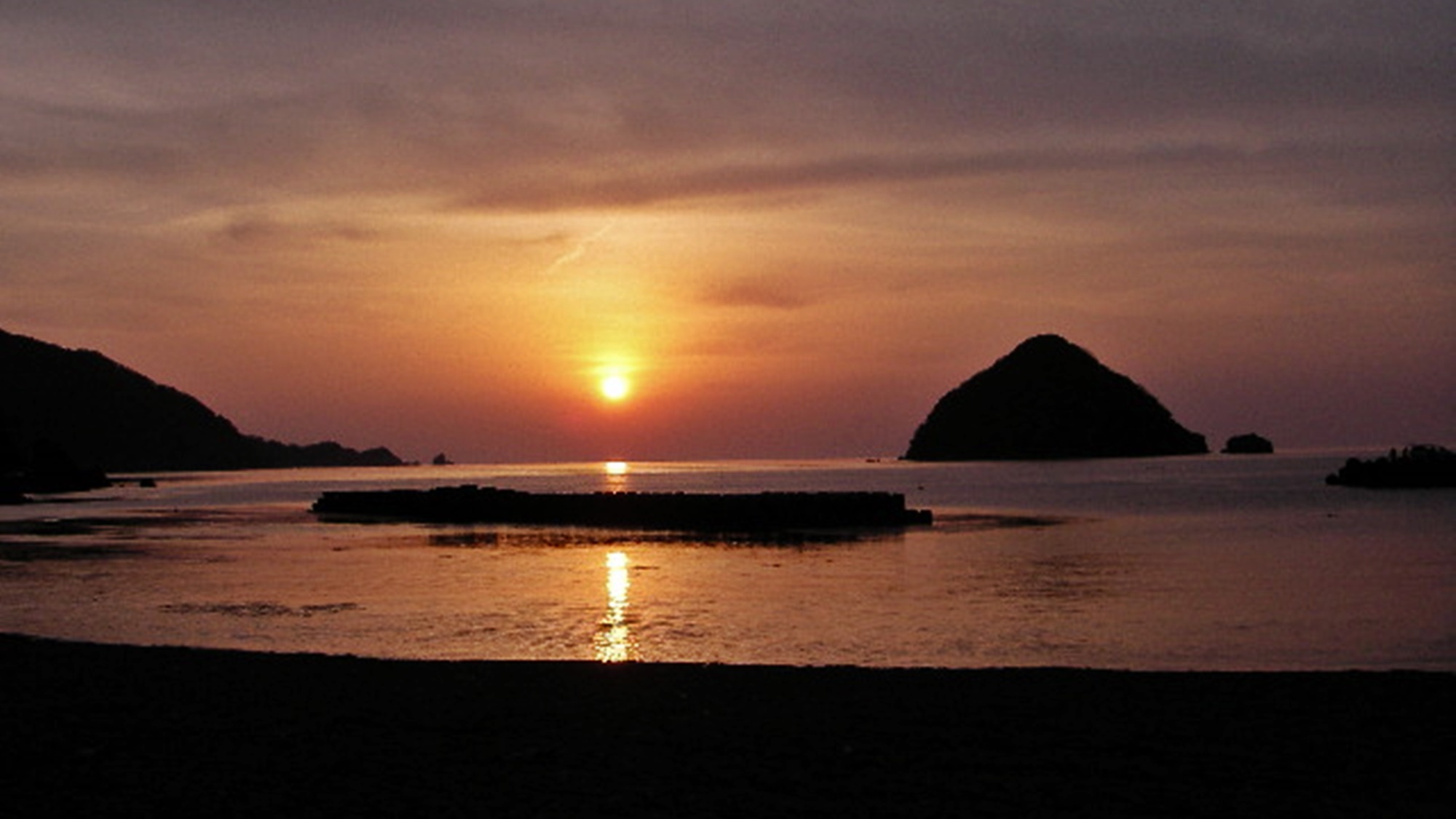 *周辺観光：世久見湾の夕日