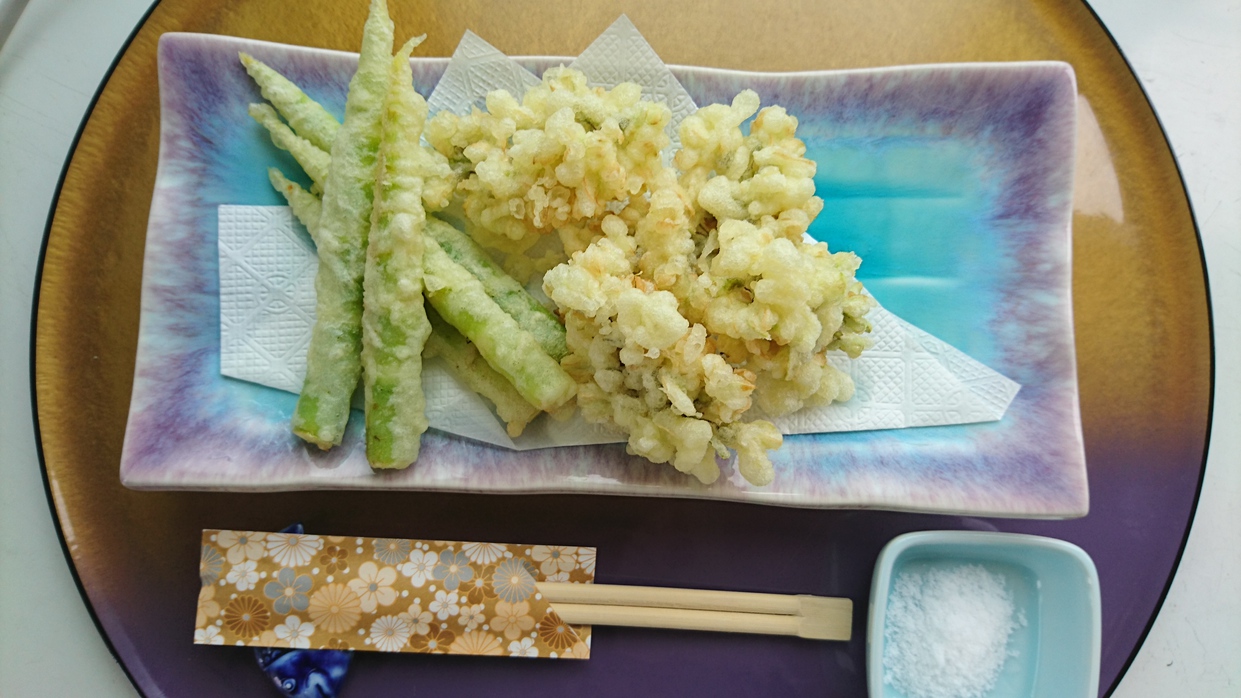 季節限定のアカシヤの花とネマガリ竹の天ぷら