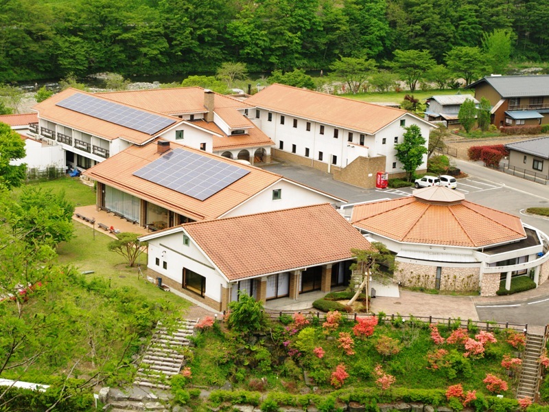 ヴィラせせらぎ外観ソーラー