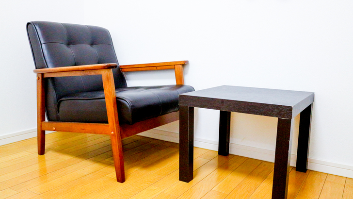 シングルルーム・ミニテーブル&一人掛け椅子