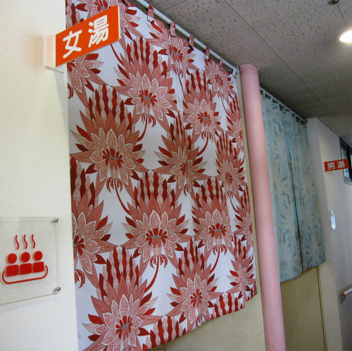大浴場入口『男女同じ形で入れ替わりはありません。』