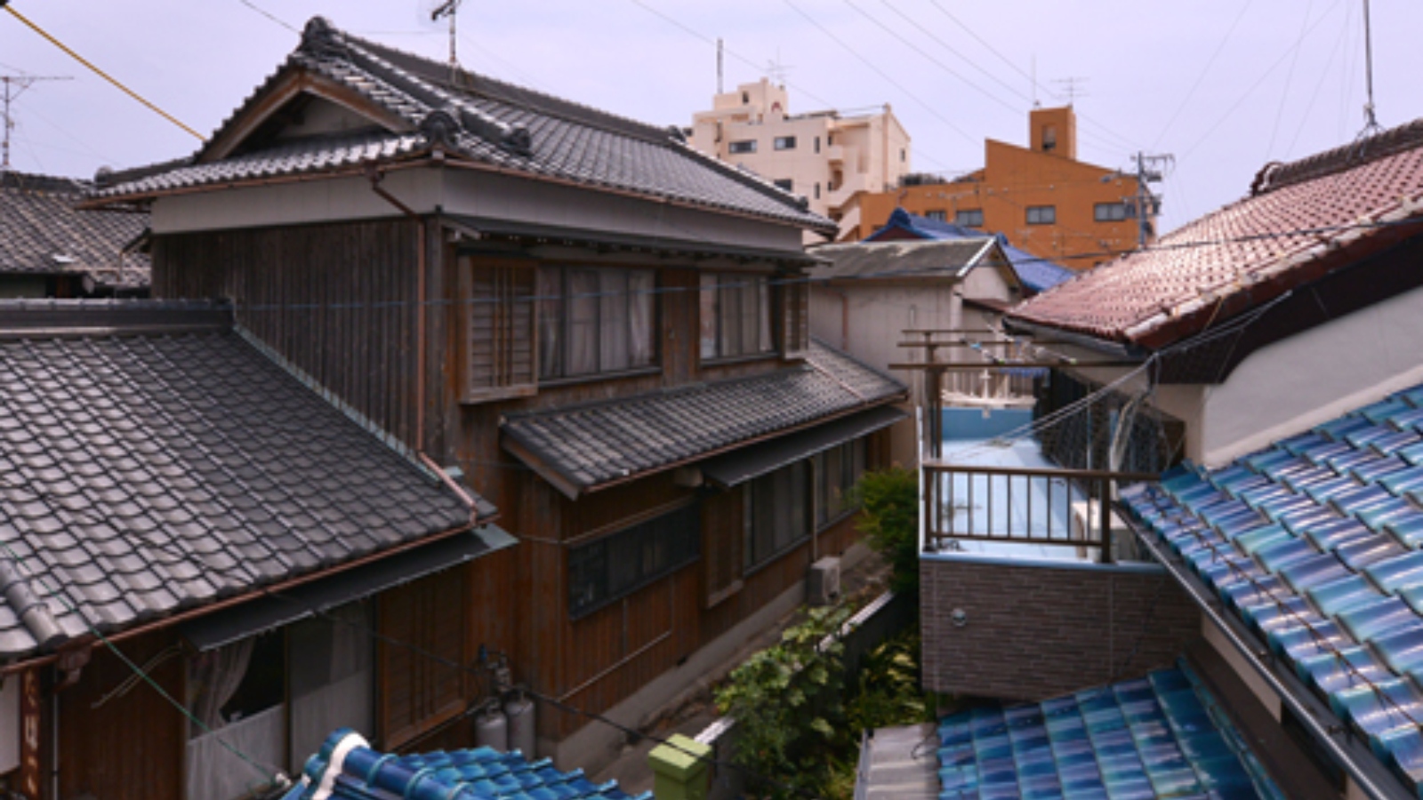 *お部屋からの景観/漁村ならではの雰囲気が感じられる風景。この景色をスケッチする為に訪れるお客様も。